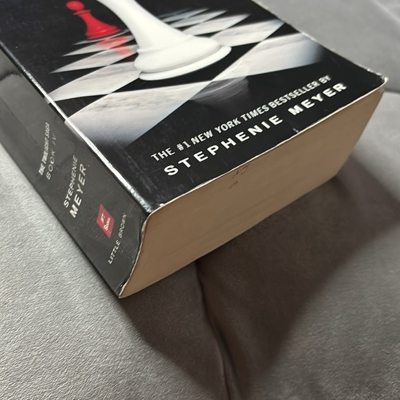 Breaking Dawn Book by Stephenie Meyer - Picture 4 of 4